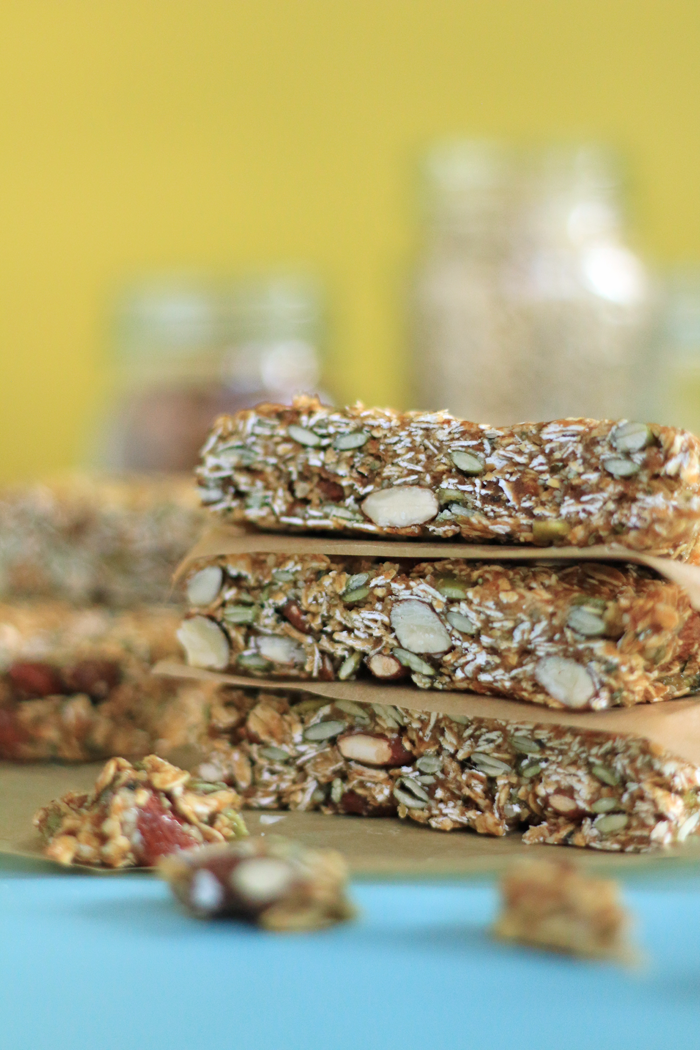 Hearty chewy granola bars loaded with toasted oats and almonds and a date and peanut butter caramel to hold it all together. | HEALTHNUT NUTRITION |