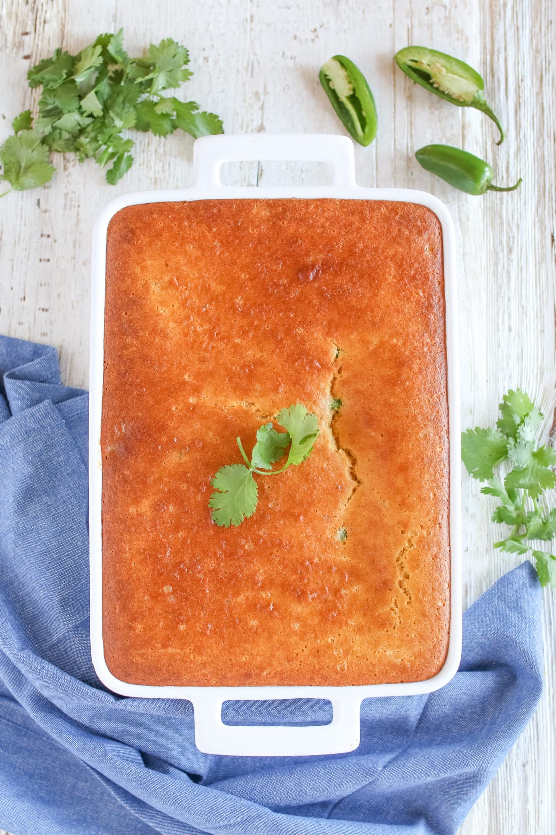 This one-dish casserole is vegetarian, gluten-free, dairy-free and combines two of my favourites, chili and cornbread, making it the perfect cozy meal that’s sure to satisfy your entire family.