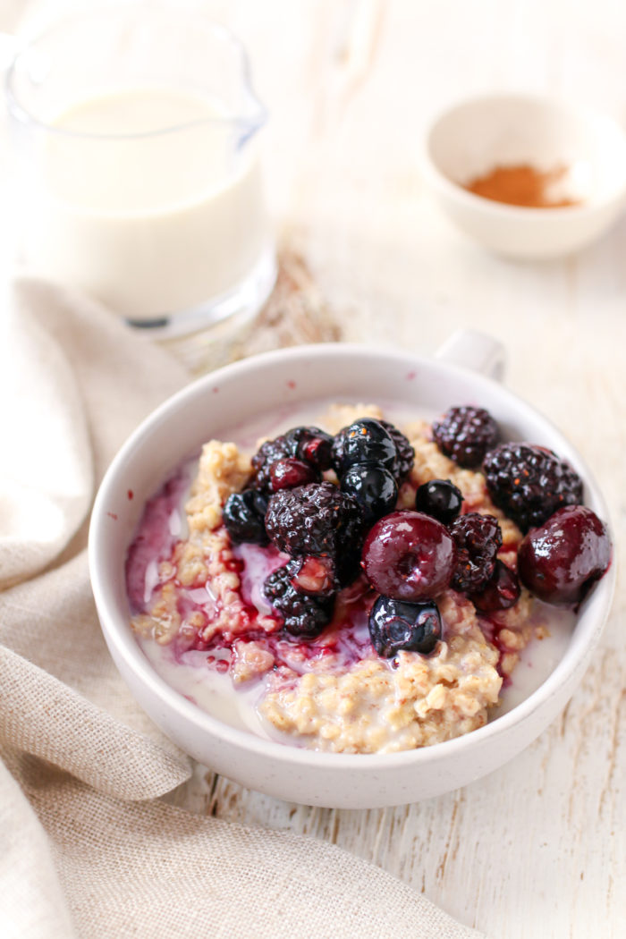 Simple creamy banana oatmeal, naturally sweetened and ready in 5 minutes. An easy and satisfying breakfast recipe that will keep you energized all day long!