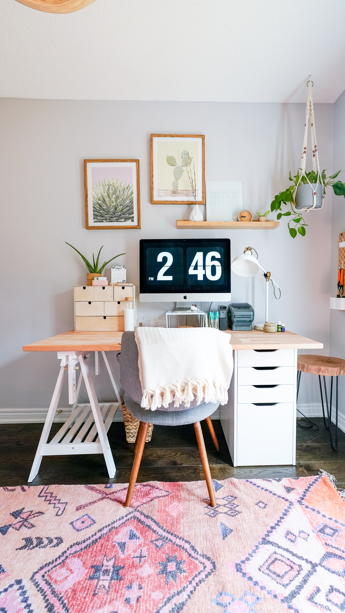 Bright and cozy small home office makeover reveal! Ideas and inspiration for designing your small home office, and how to make the most out of small spaces! 