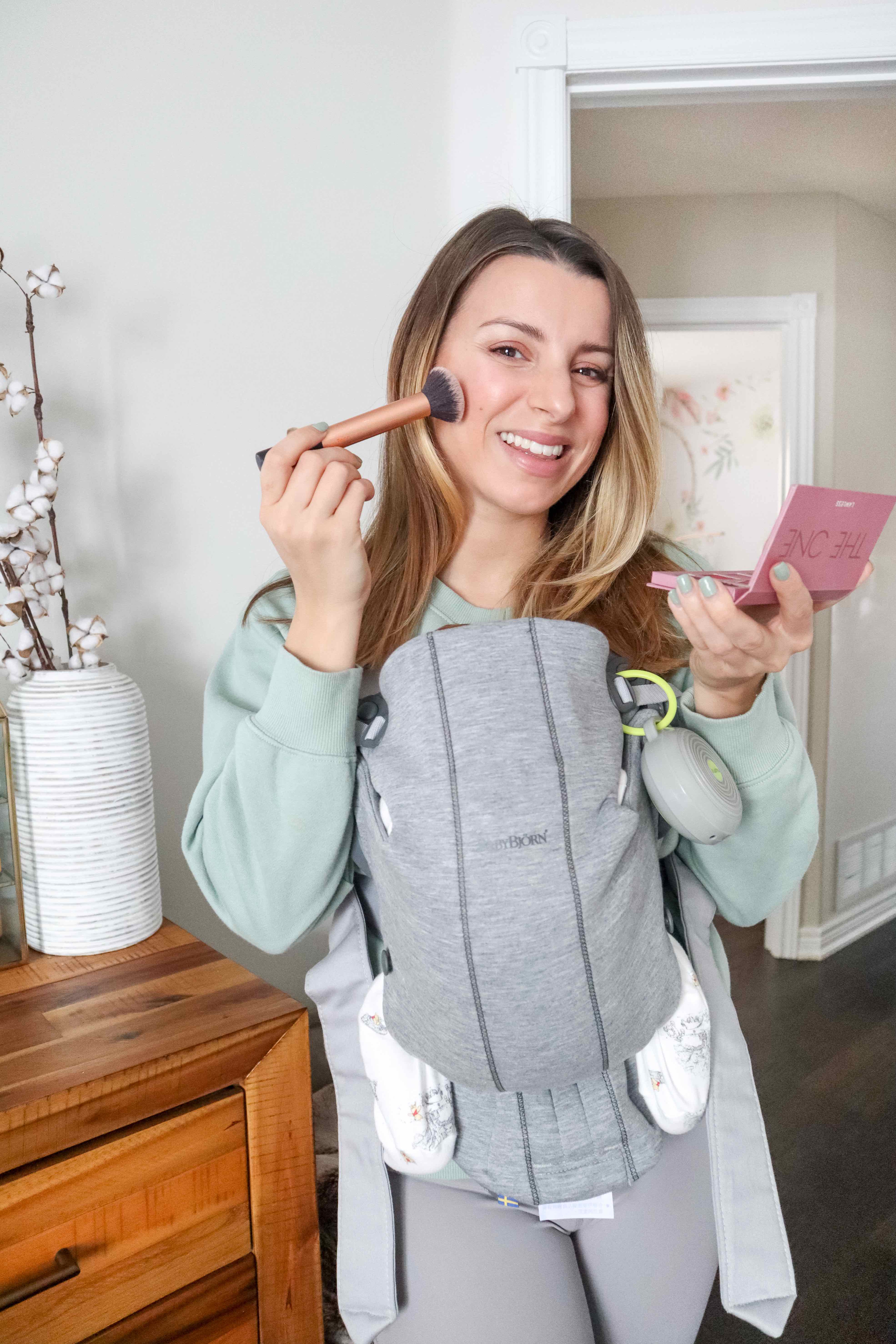 Quick & easy 5 minute everyday makeup look with all natural products! This is my go-to makeup look to help me feel a little more put together and ready to take on the day!